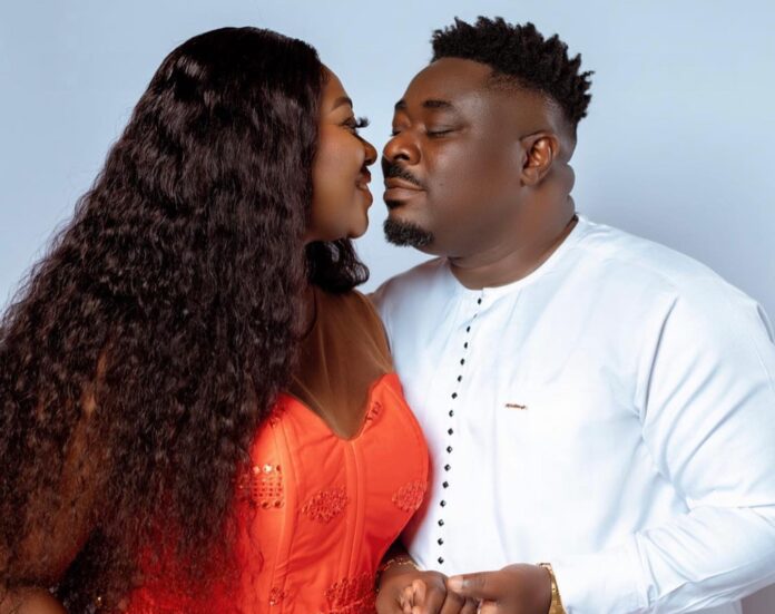 Okyeame Quophi gifts Stacy Amoateng expensive gold watch on her birthday