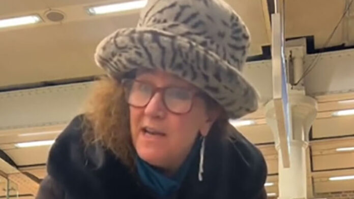 Who is pianist Auriett Woodman Who is pianist Auriett Woodman?