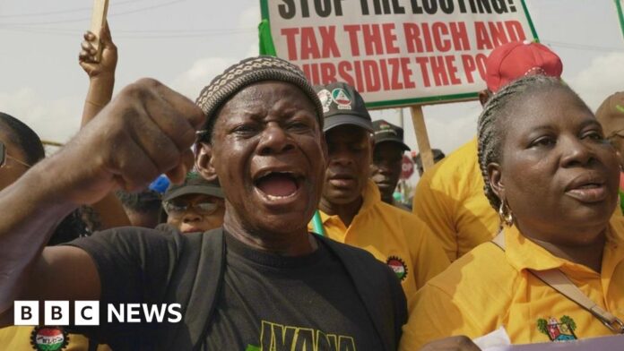 Why nigeria's economy is in such a mess Why Nigeria's economy is in such a messNigeria is experiencing its worst economic crisis in a generation, leading to nationwide protests.Africa
