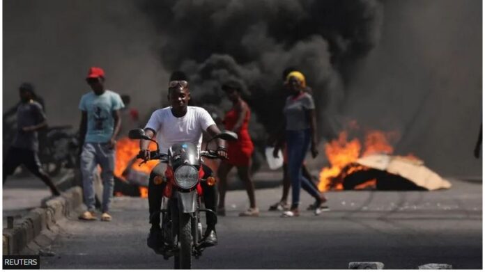 Haiti violence: gangs free 4,000 inmates in mass jailbreak 
Haiti violence: Gangs free 4,000 inmates in mass jailbreak