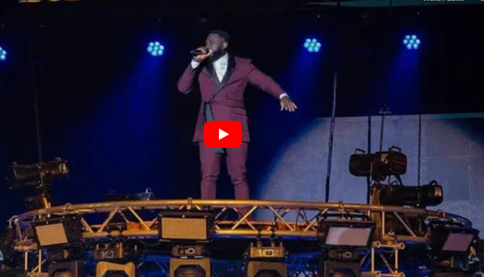 Video: MOG Music wows fans with magnificent stage entry in ‘New Wine’ concert