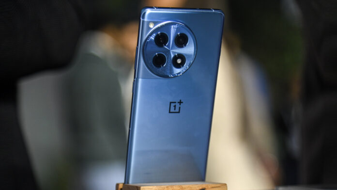 What features will the OnePlus12 phone have?