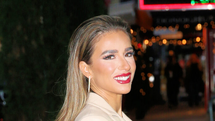 How many kids does Jessie James Decker have?