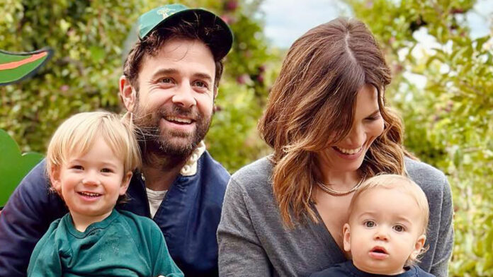 How many kids does Mandy Moore have?