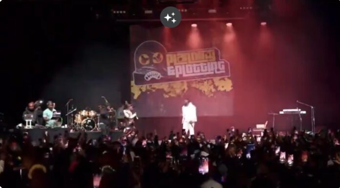 
Medikal’s 02 Concert: Shatta Wale, Sarkodie bring fireworks on stage                            