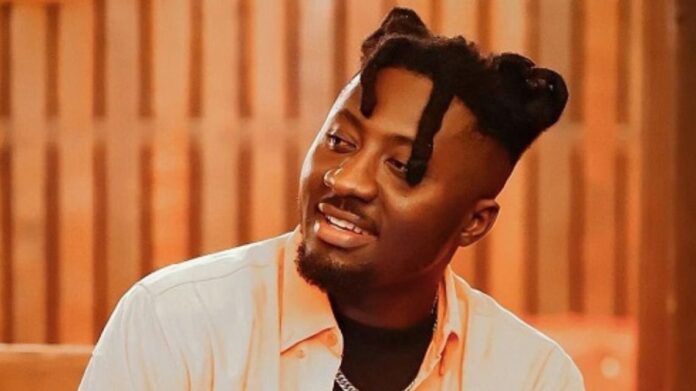 Rare moment rapper Amerado’s mom called during a live interview