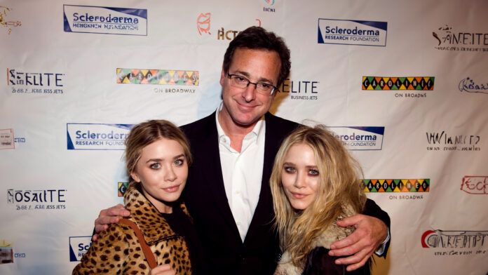 TANNER TIME Mary-Kate and Ashley pose with Full House cast in recent never-before-seen pic‌