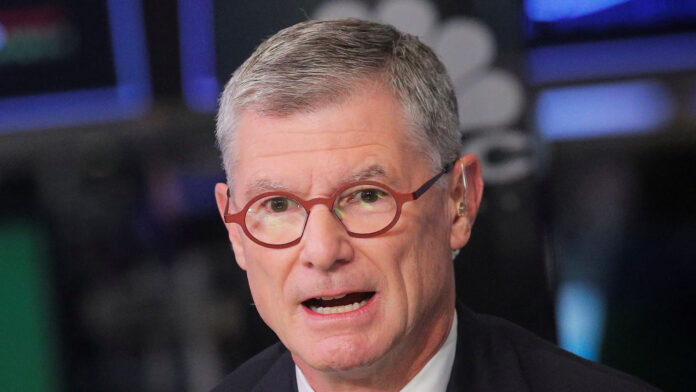 Who is Barry McCarthy and is he stepping down as CEO of Peloton?