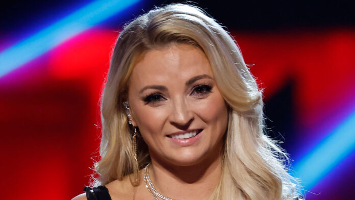 Who is the voice season 25 finalist, Karen Waldrup Who is The Voice season 25 finalist, Karen Waldrup?