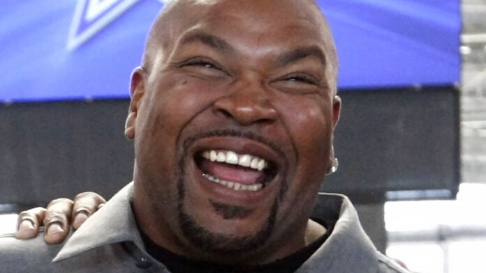 Cowboy's other half: what to know about the late Larry COWBOY'S OTHER HALF What to know about the late Larry Allen and his wife, JanelleTHE LATE Larry Allen is remembered for his 12 seasons with the Dallas Cowboys. The Super Bowl champion is survived by his wife, Janelle, and their three children.