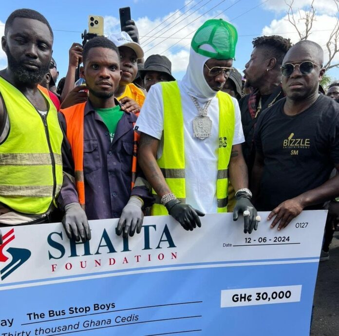 Shatta Wale supports Buz Stop Boys clean-up campaign with GH¢30,000 
Shatta Wale supports Buz Stop Boys clean-up campaign with GH¢30,000