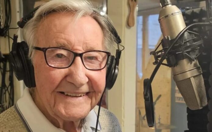 Grandad sings: the 92-year-old TikTok sensation 
Grandad Sings: The 92-year-old TikTok sensation