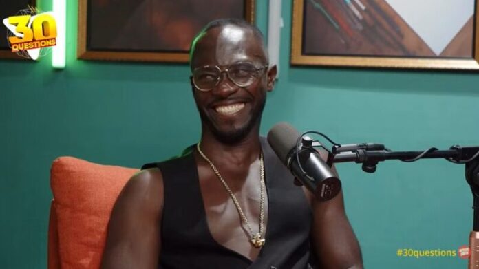 I once kissed a white lady on a bus in 
I once kissed a white lady on a bus in US – Okyeame Kwame