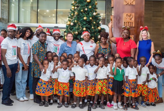 Clubhouse Ghana brightens up StandChart HQ building for Christmas