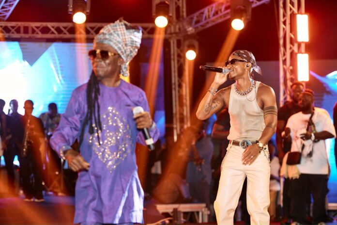 Kidi performs with childhood idol, Kojo Antwi at ‘Likor On 
KiDi performs with childhood idol, Kojo Antwi at ‘Likor On The Beach’