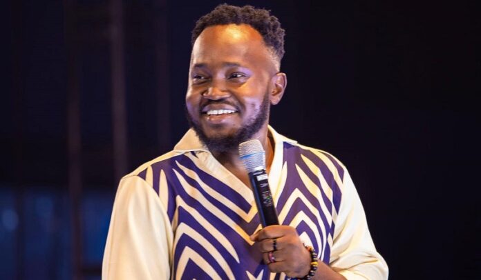 Ob Amponsah fills 4,000 capacity Bukom Boxing Arena with comedy 
OB Amponsah fills 4,000 capacity Bukom Boxing Arena with comedy special