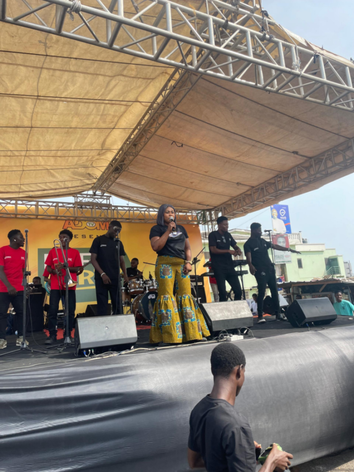 Joyce Blessing thrills Adom TV’s Fufuo Party patrons with stellar 
Joyce Blessing thrills Adom TV’s Fufuo Party patrons with stellar performance