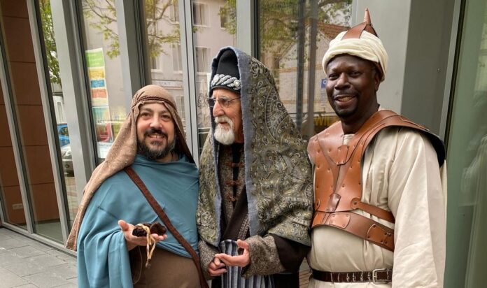 Highlife star Kofi Eiphos stars in Jesus Christ’s crucifixion play Highlife star Kofi Eiphos stars in Jesus Christ’s crucifixion play in Germany