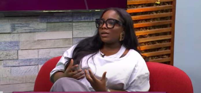 Sarkodie’s stylist expresses frustration over artistes throwing costumes during performances Sarkodie’s stylist expresses frustration over artistes throwing costumes during performances