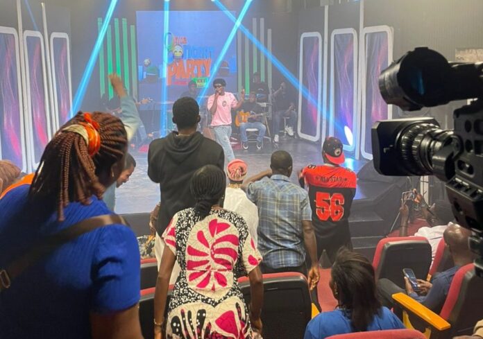Unsung artiste of the year Yaw Darling delivers electrifying performance Unsung Artiste of the Year Yaw Darling delivers electrifying performance at Onua Concert Party